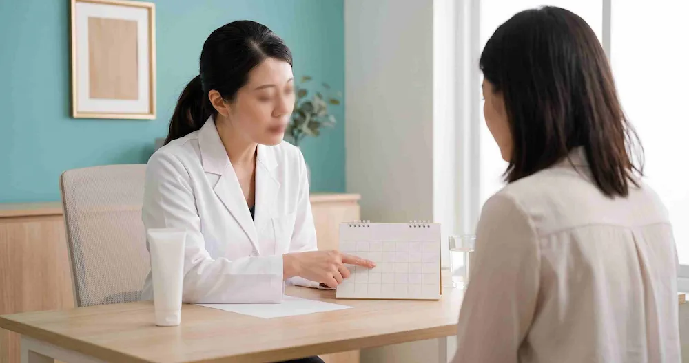 Tái khám theo hẹn để đo lại mật độ mite giúp giảm nguy cơ Demodex tái phát sau điều trị và không tự ngưng thuốc