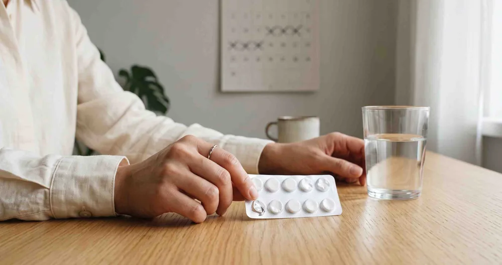 Vỉ kháng sinh đã uống hết nhưng triệu chứng viêm cổ tử cung dai dẳng vẫn còn kéo dài