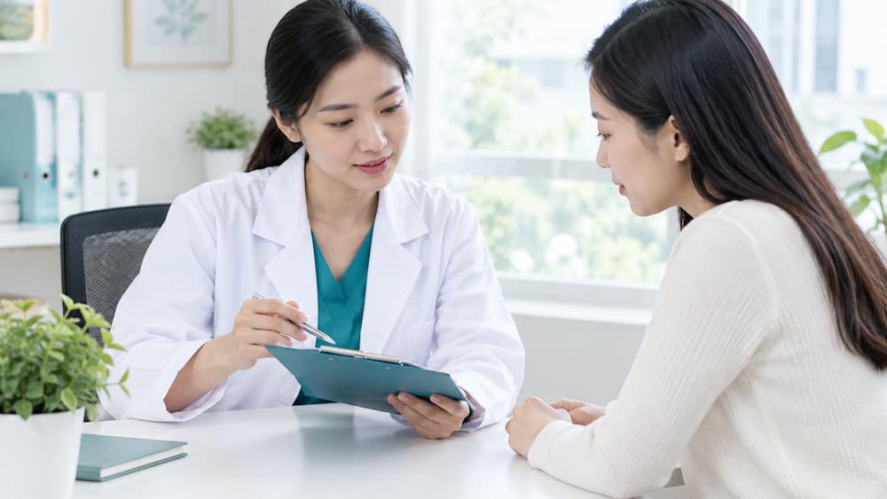 Bác sĩ tư vấn hướng điều trị viêm nang lông Gram âm theo kết quả kháng sinh đồ