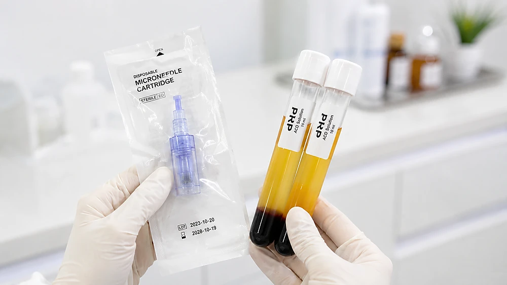 Huyết tương giàu tiểu cầu PRP chiết xuất từ máu tự thân và đầu lăn kim vô khuẩn dùng một lần cho vampire facial