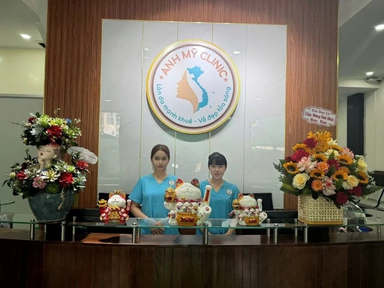 Lễ tân Anh Mỹ Clinic